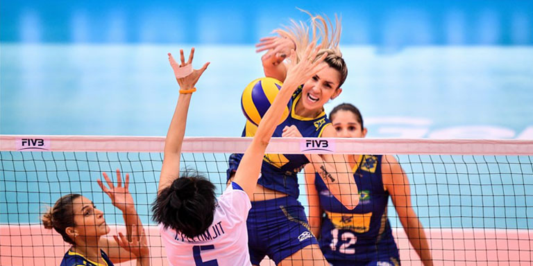 środkowy w siatkówce