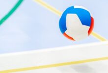 piłka wylatuje na aut w siatkówce